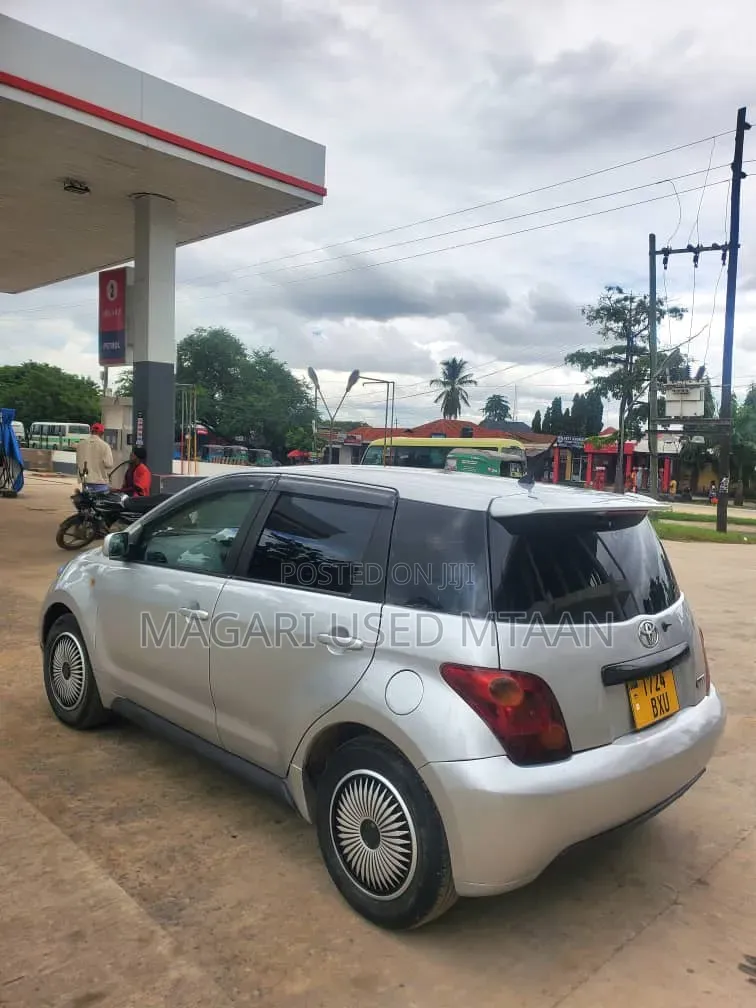 Toyota IST 2003 Silver