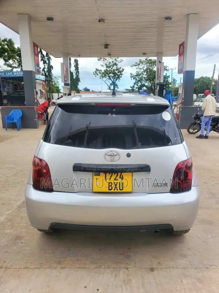 Toyota IST 2003 Silver