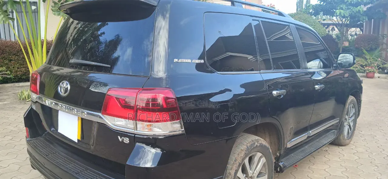 Toyota Land Cruiser 2016 Black