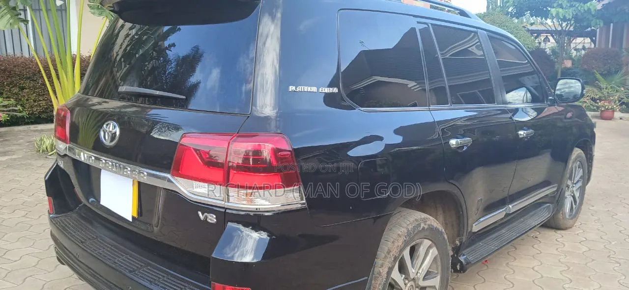 Toyota Land Cruiser 2016 Black