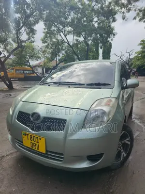 Toyota Vitz 2006 Green