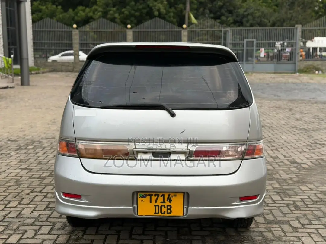Toyota Gaia 2005 Silver