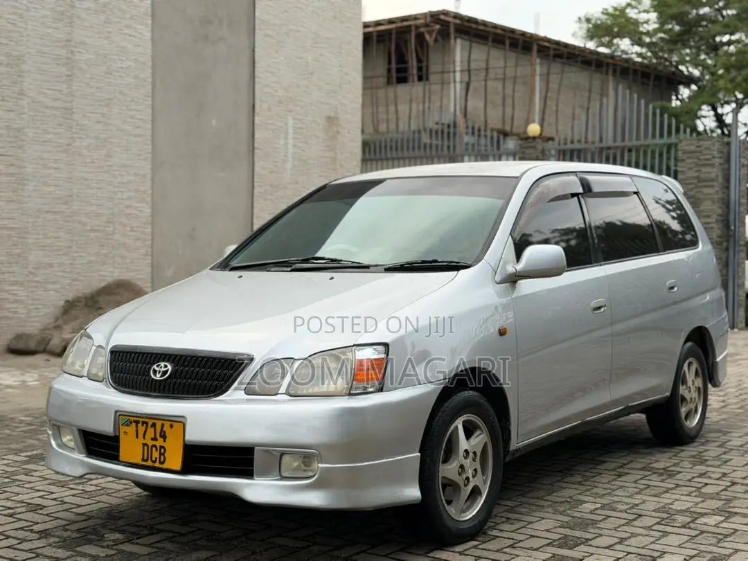 Toyota Gaia 2005 Silver