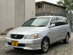 Toyota Gaia 2005 Silver