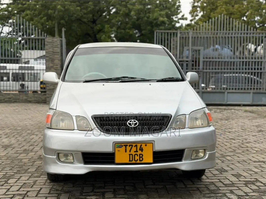 Toyota Gaia 2005 Silver