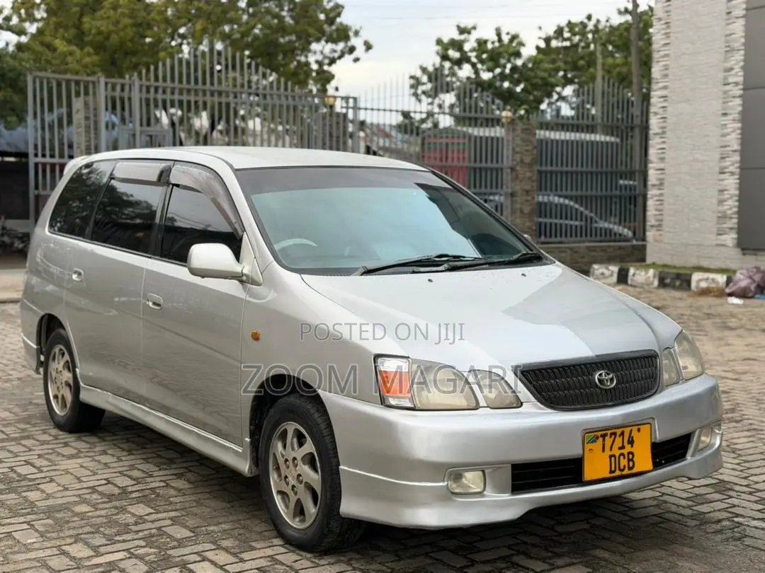 Toyota Gaia 2005 Silver