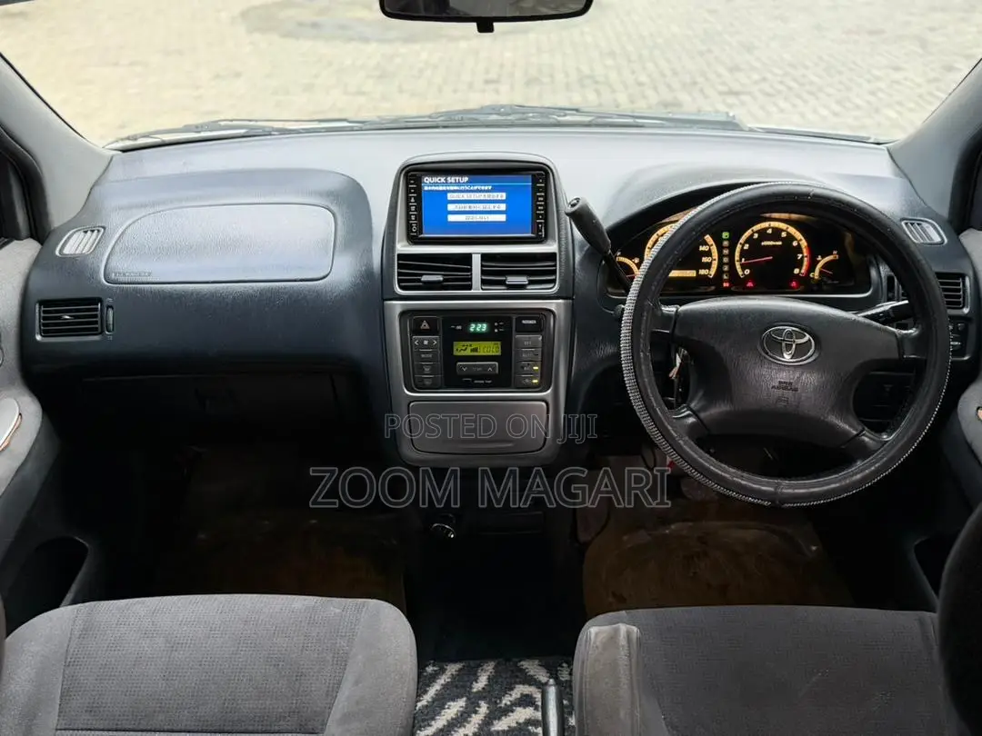 Toyota Gaia 2005 Silver