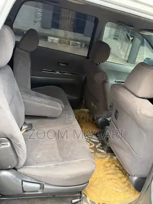 Toyota Gaia 2005 Silver