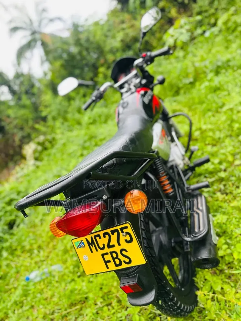 Bajaj Boxer X125 2025 Black