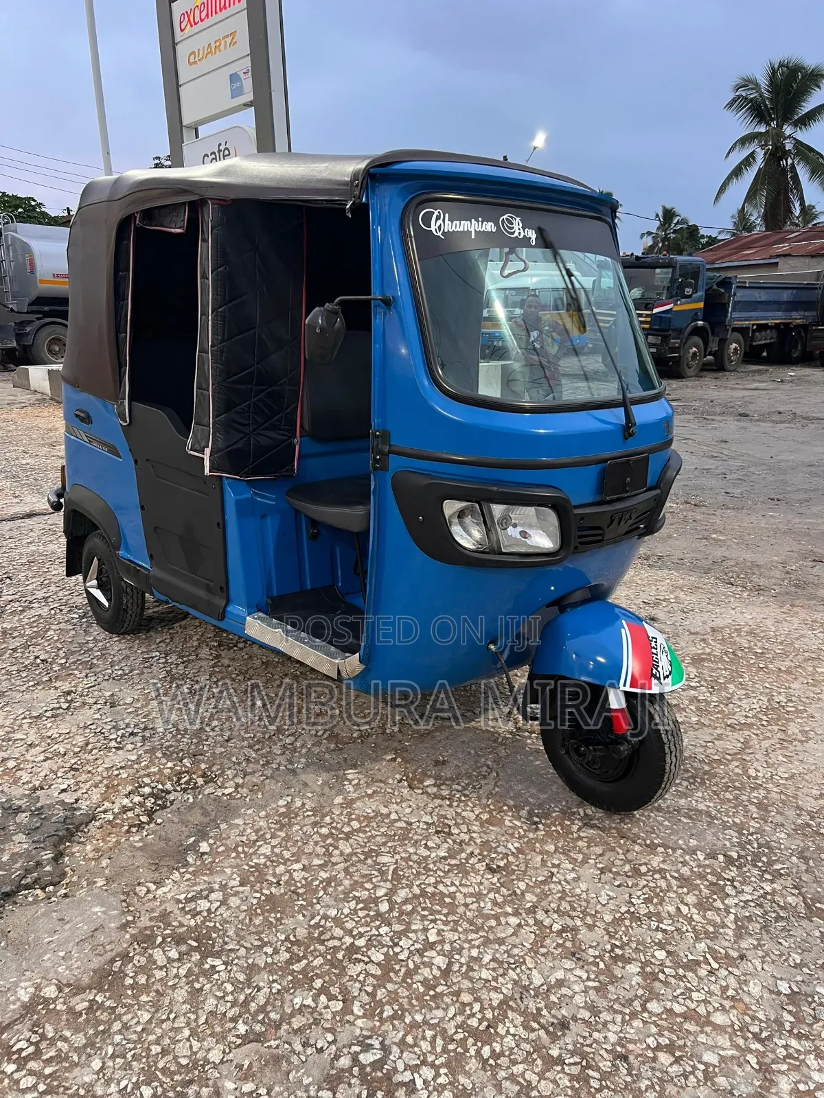 Bajaj Avenger 200 2025 Blue