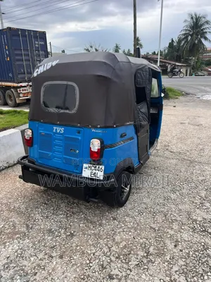 Bajaj Avenger 200 2025 Blue