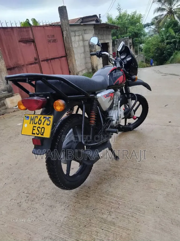 Bajaj Boxer X125 2025 Black