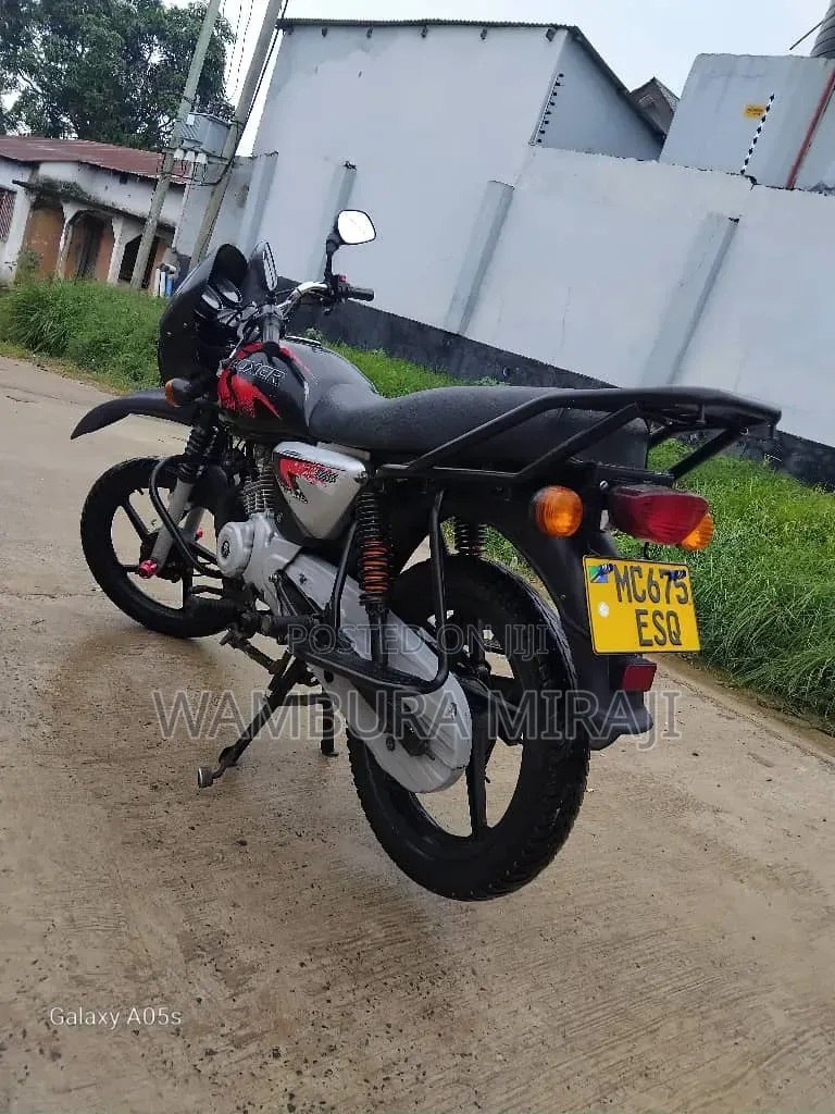 Bajaj Boxer X125 2025 Black