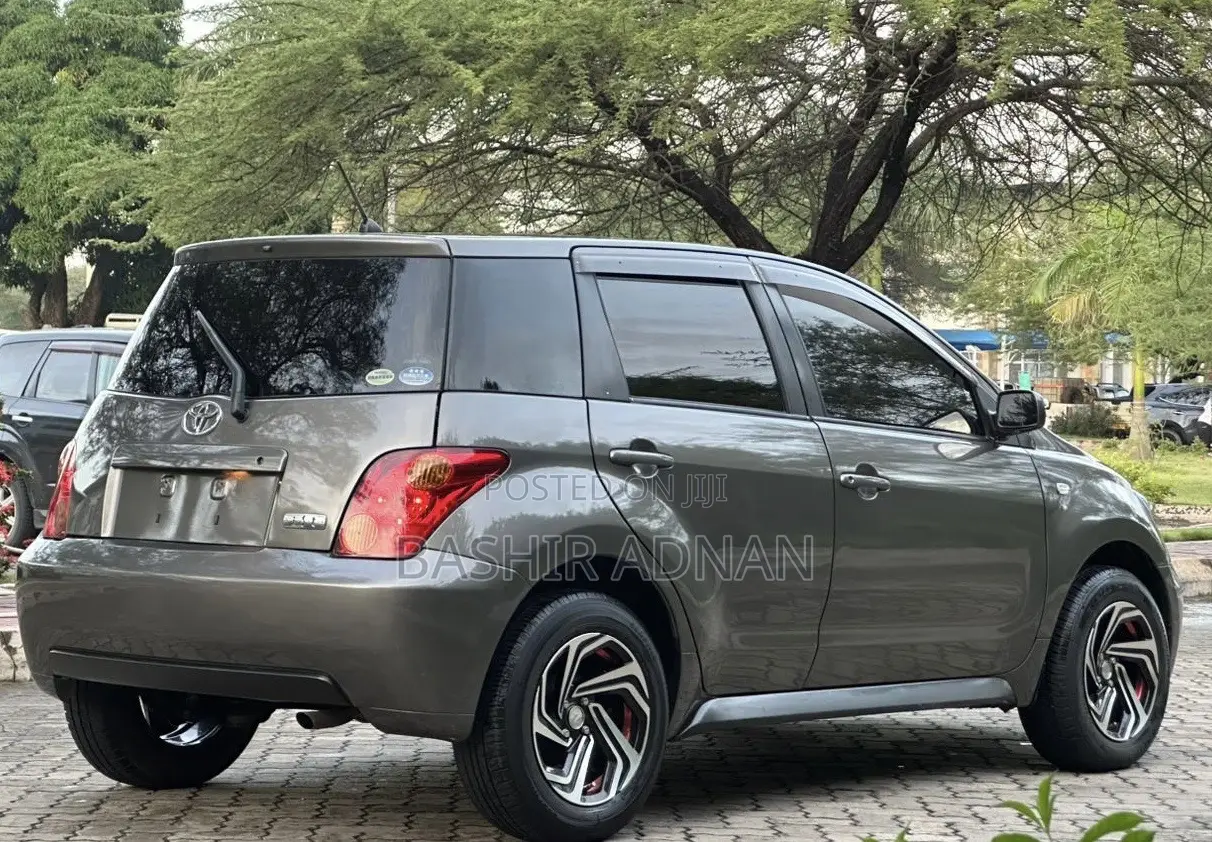 Toyota IST 2005 Gray