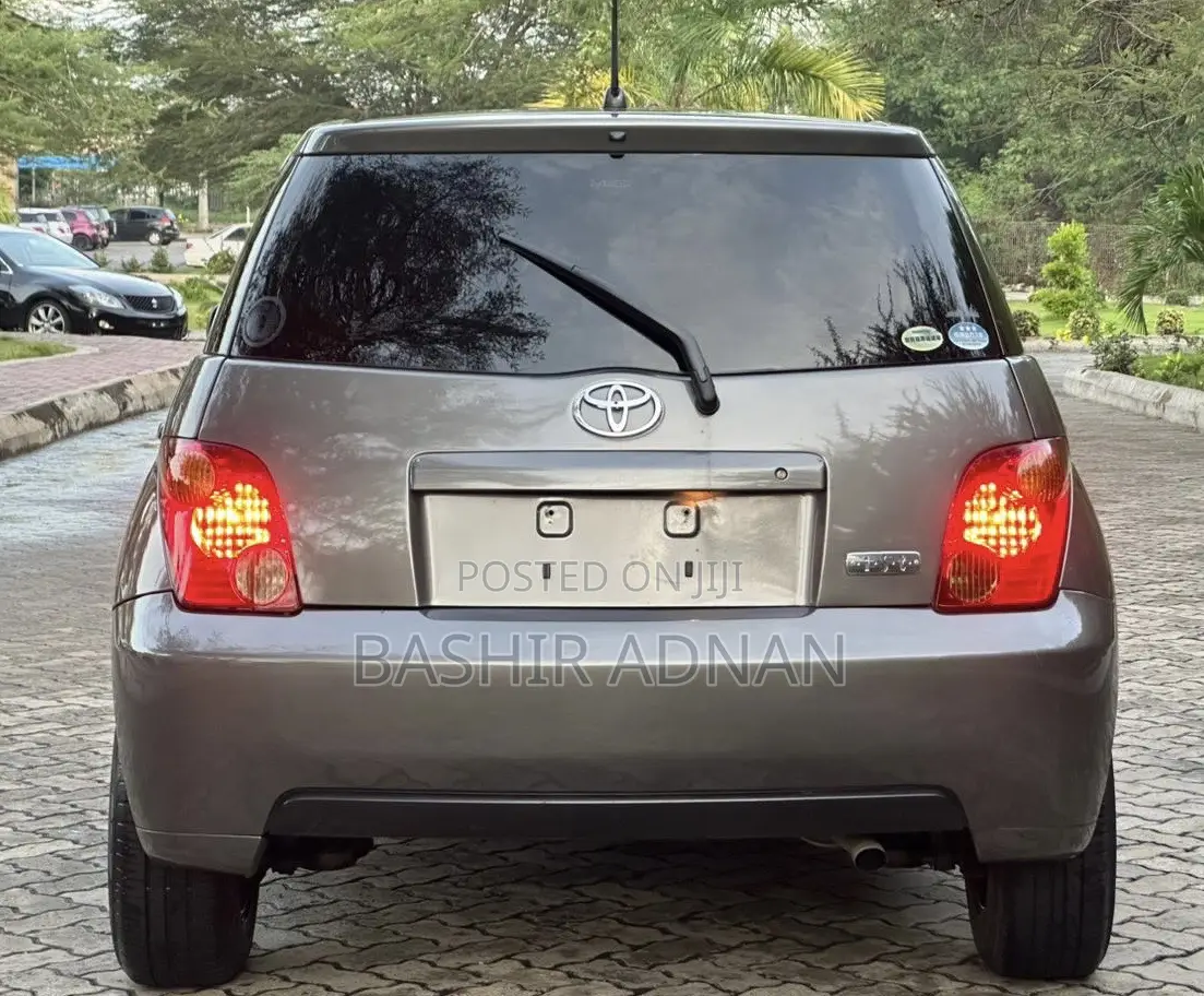 Toyota IST 2005 Gray
