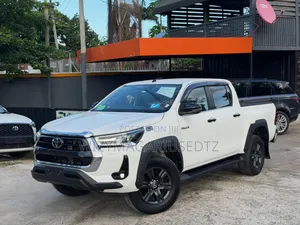 Toyota Hilux 2022 White