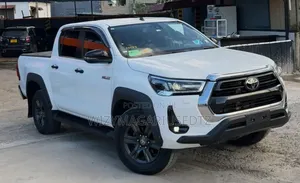 Toyota Hilux 2022 White