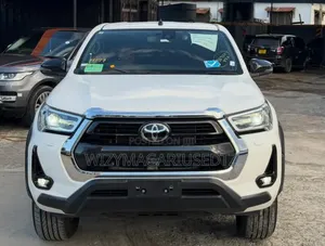 Toyota Hilux 2022 White