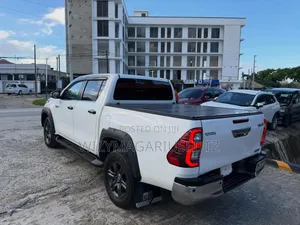 Toyota Hilux 2022 White