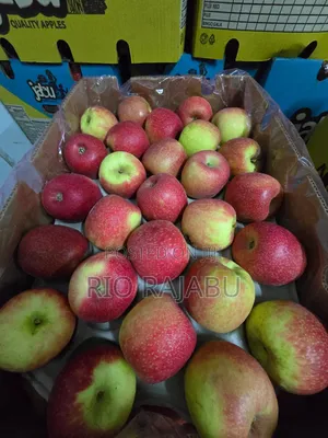 Matunda Fresh: Red Green Apples Na Zabibu