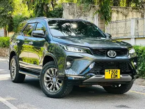 Toyota Fortuner 2023 Gray