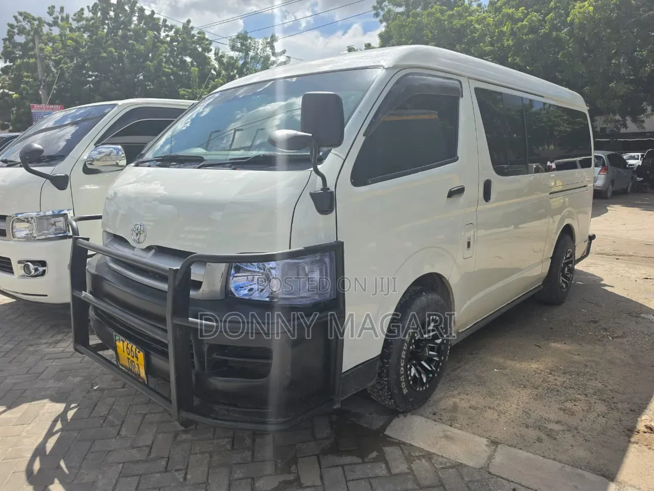 Toyota Quantum 2011 White