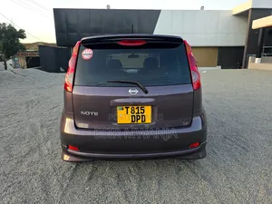 Nissan Note 2013 Maroon