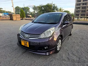 Nissan Note 2013 Maroon