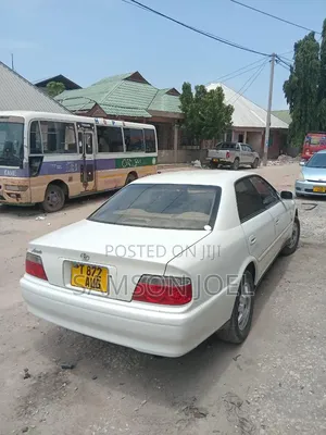 Toyota Chaser 2000 White