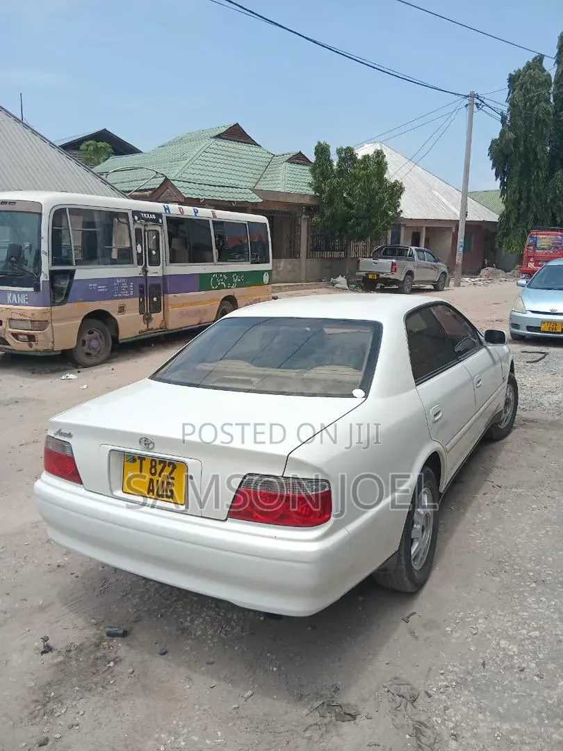 Toyota Chaser 2000 White