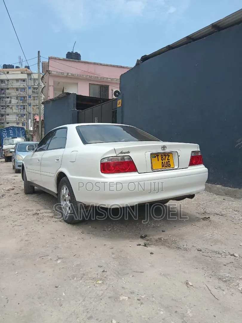 Toyota Chaser 2000 White