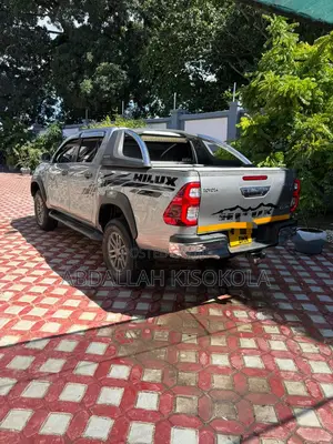 Toyota Hilux 2015 Silver