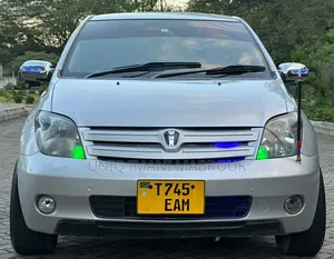 Toyota IST 2004 Silver