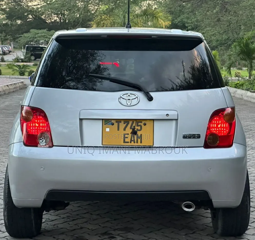 Toyota IST 2004 Silver