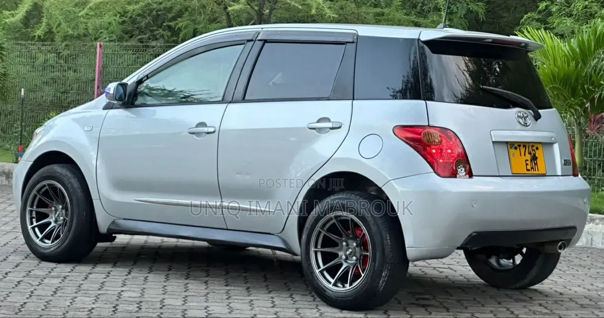 Toyota IST 2004 Silver