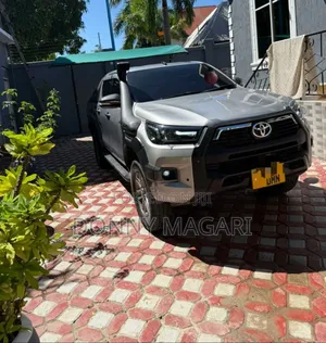 Toyota Hilux 2015 Gray