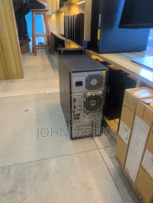 Desktop Computer Lenovo ThinkCentre 24 4GB Intel Core i7 HDD 500GB