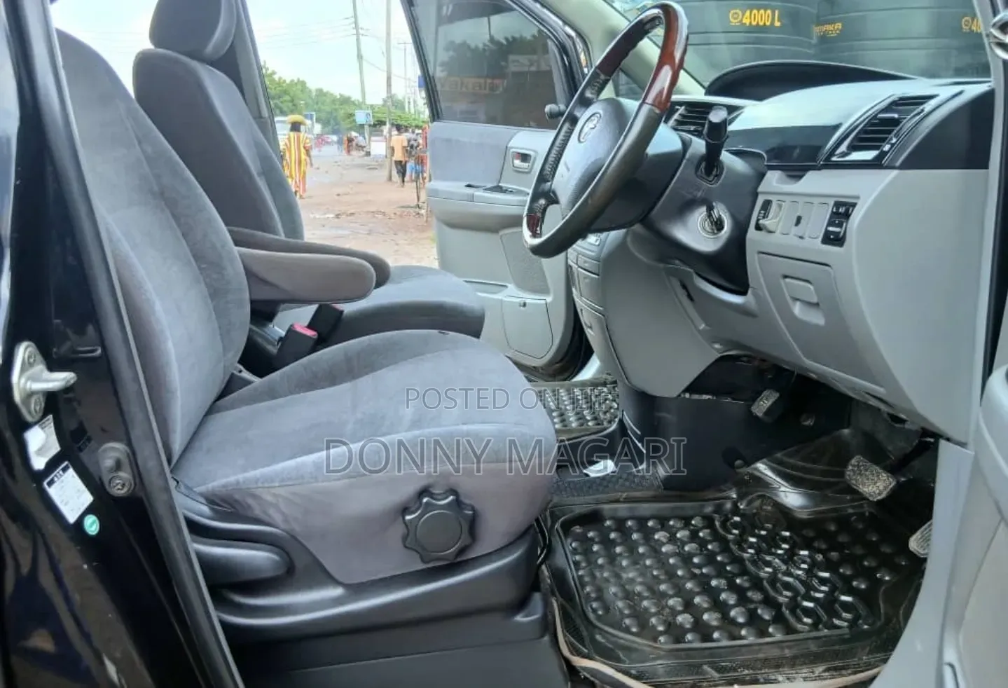 Toyota Noah 2006 Black