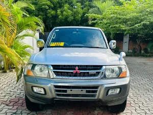 Mitsubishi Pajero 2001 Silver