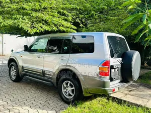 Mitsubishi Pajero 2001 Silver