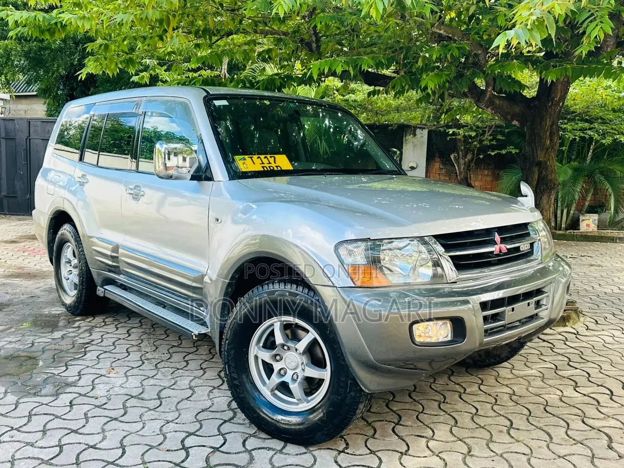 Mitsubishi Pajero 2001 Silver