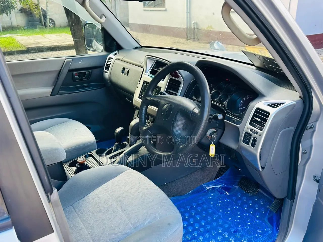 Mitsubishi Pajero 2001 Silver
