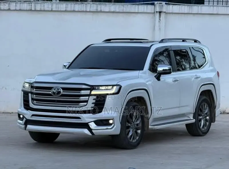 Toyota Land Cruiser 2024 White