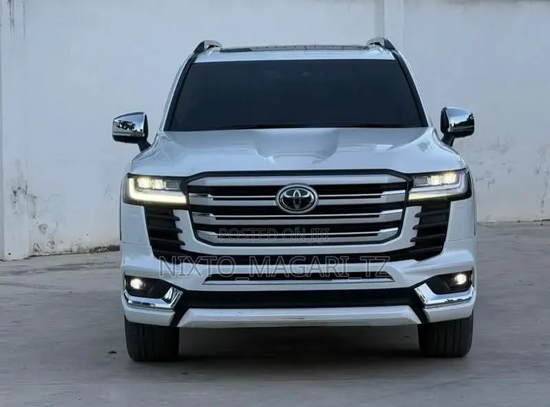 Toyota Land Cruiser 2024 White