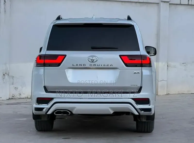 Toyota Land Cruiser 2024 White