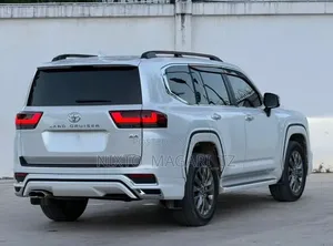 Toyota Land Cruiser 2024 White