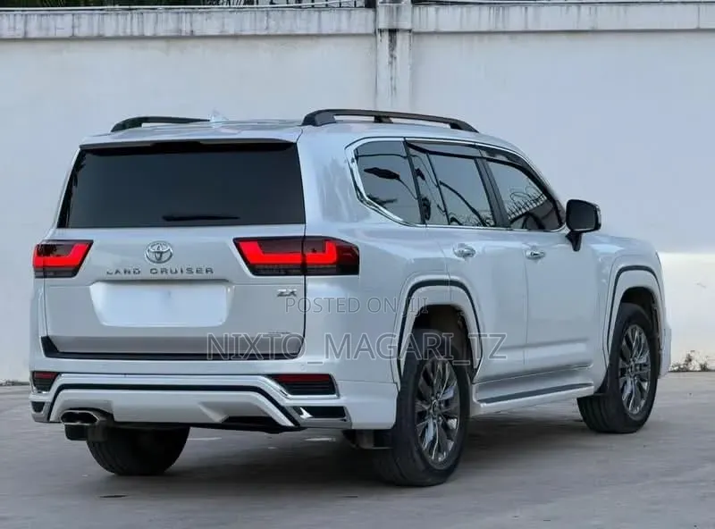 Toyota Land Cruiser 2024 White
