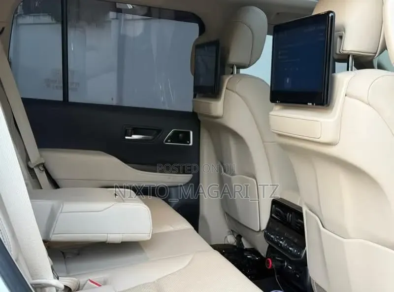 Toyota Land Cruiser 2024 White