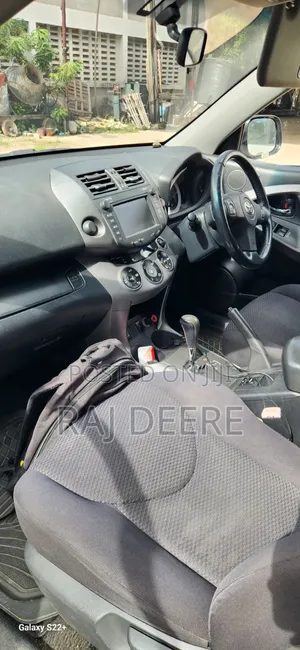 Toyota RAV4 2010 Silver