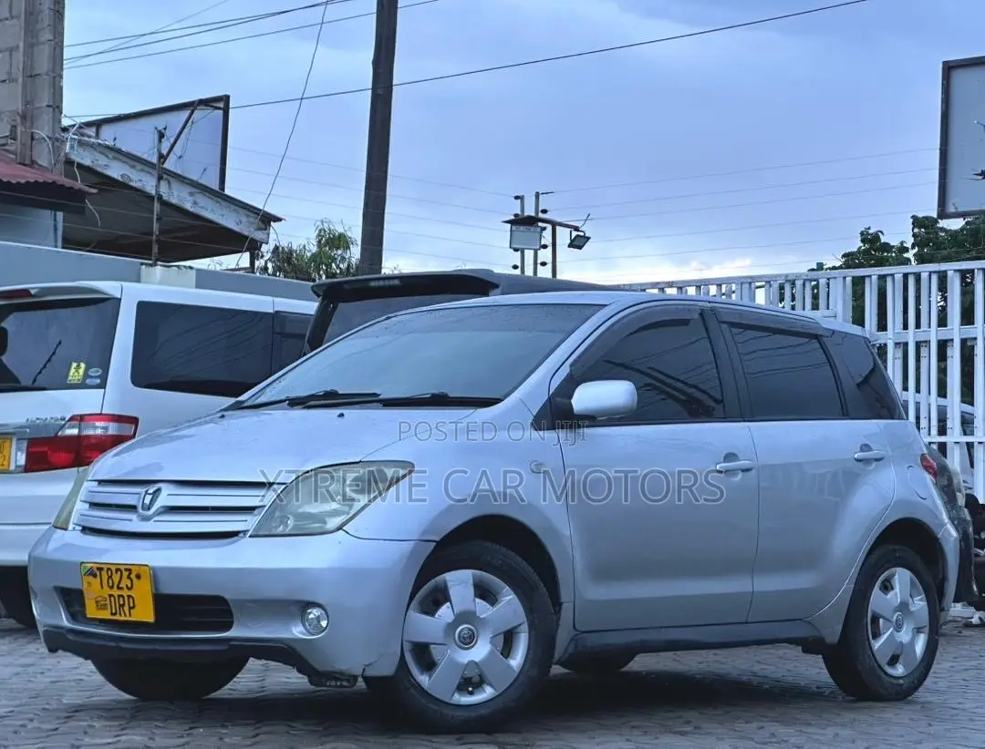 Toyota IST 2003 Silver